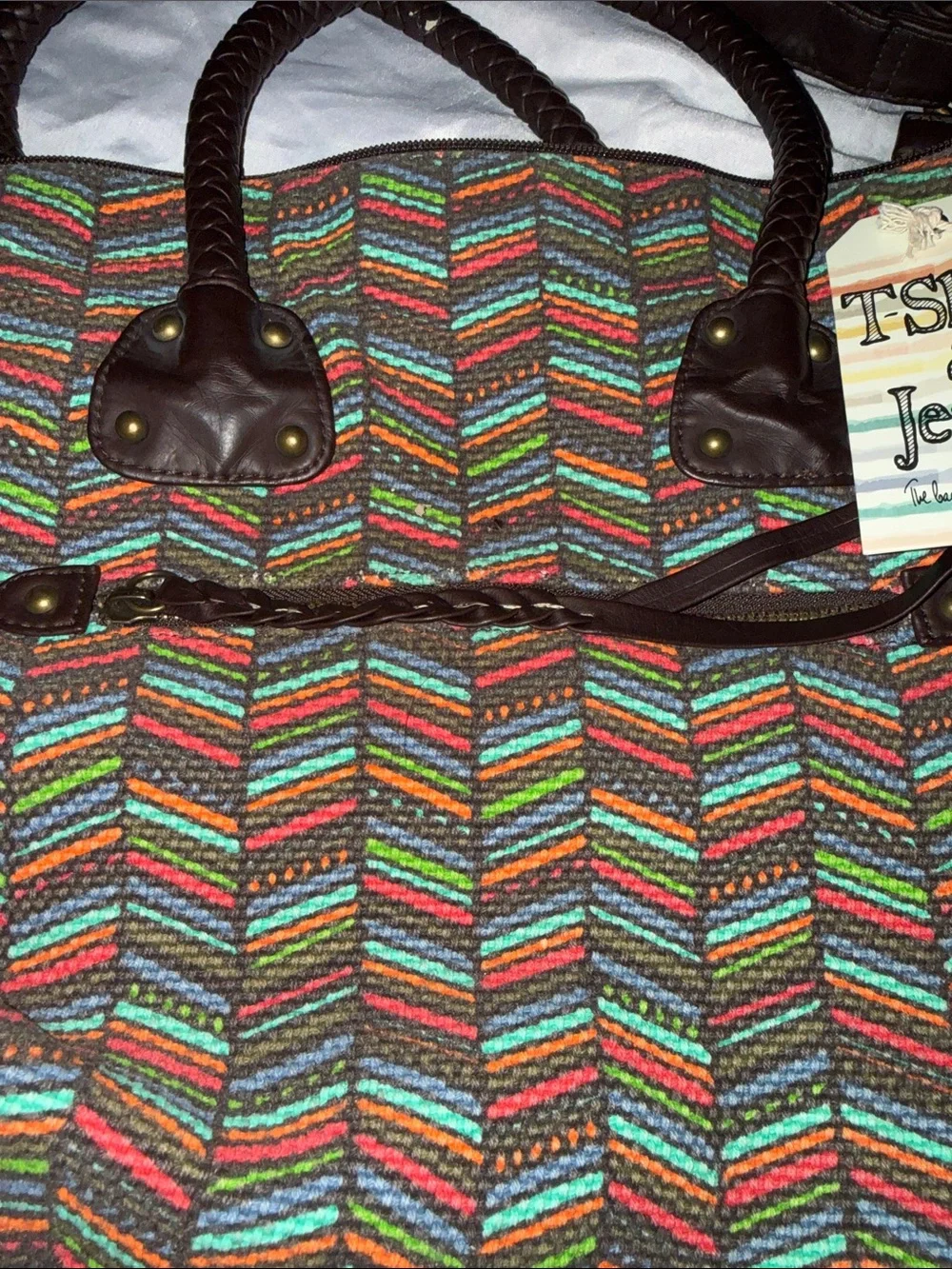 T-Shirt & Jeans vibrant shirt
